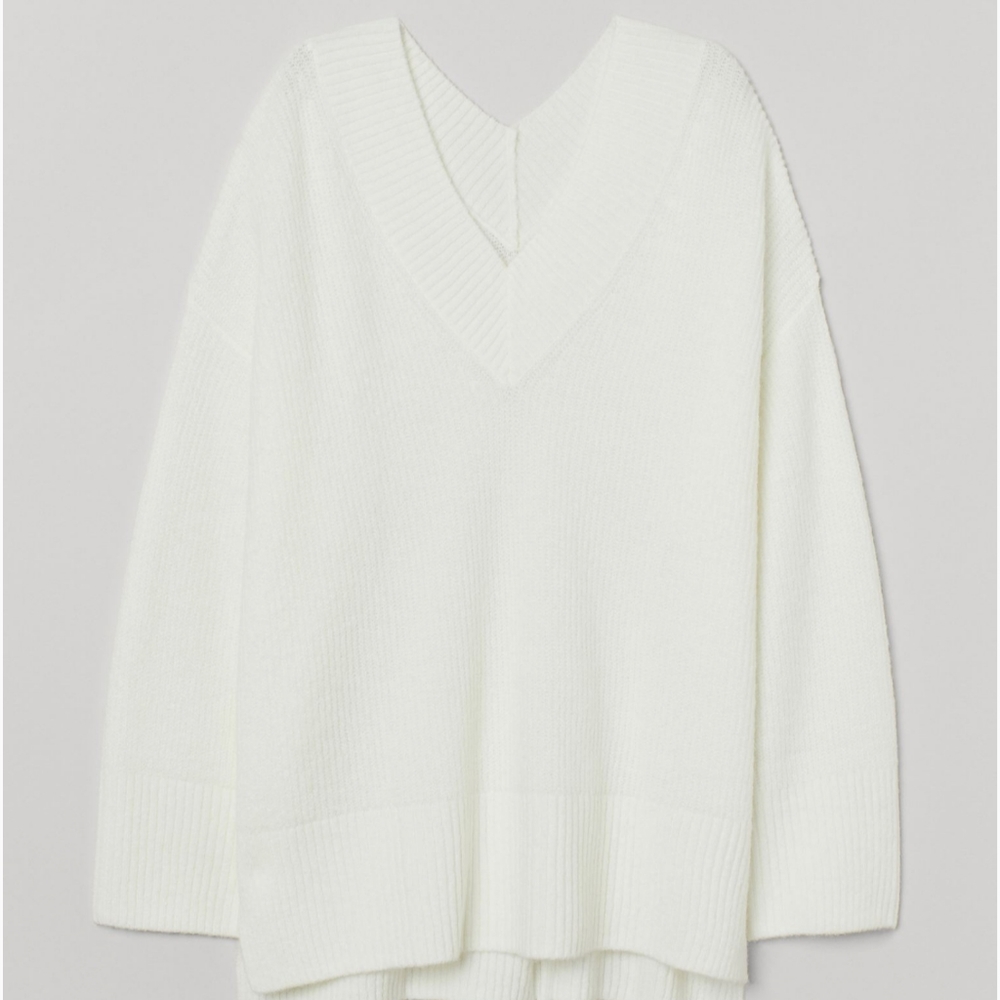 New! H&M v neck wool blend sweater